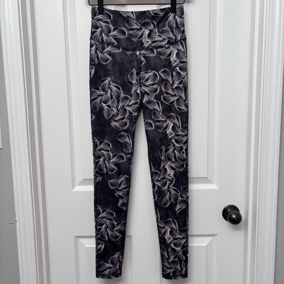 Black Floral Active Leggings | Champion Size S - Picture 9 of 9